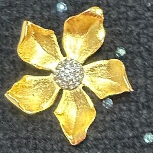 TARA Gold Flower Brooch w/rhinestone center - 2 1/4”
